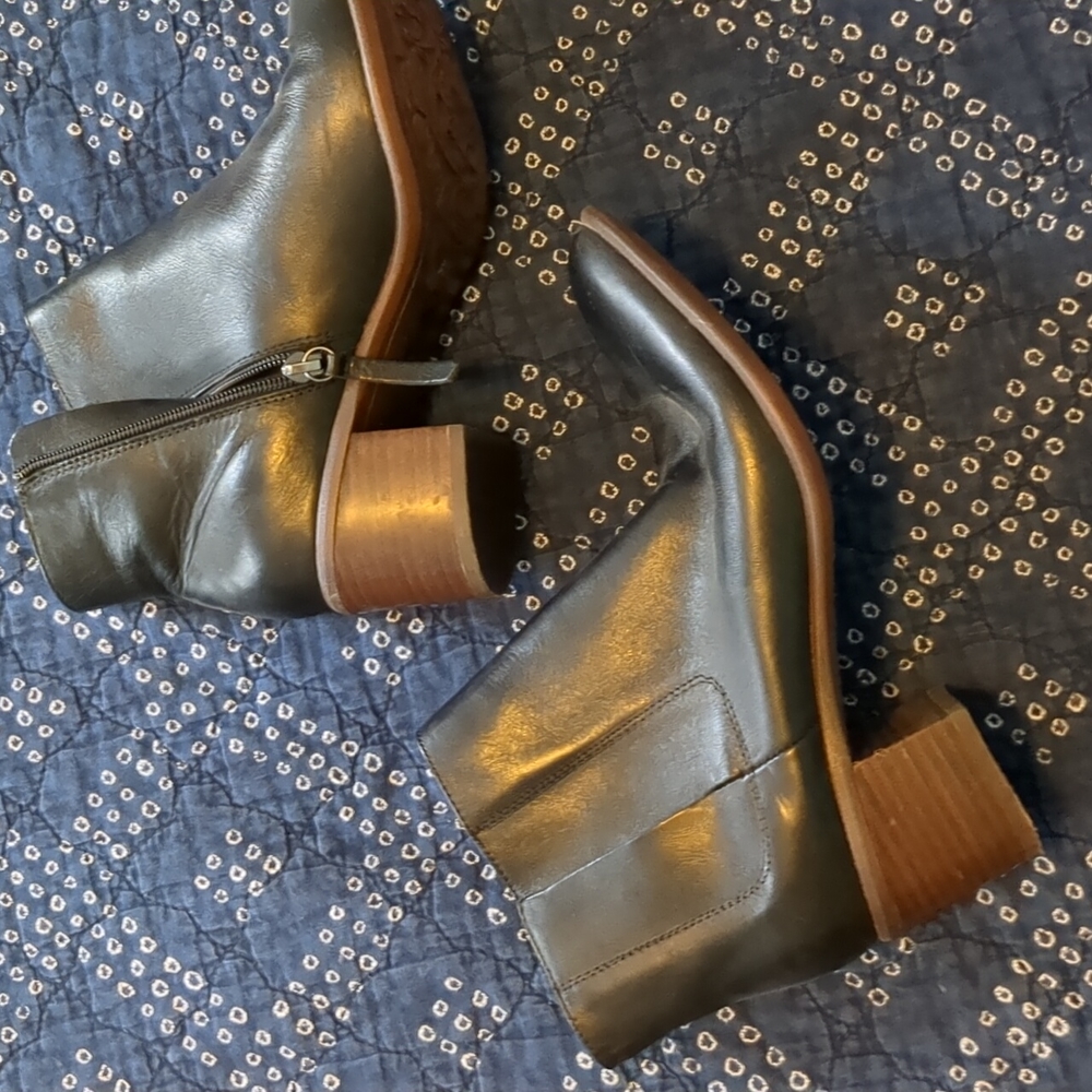 Black ankle boots 8